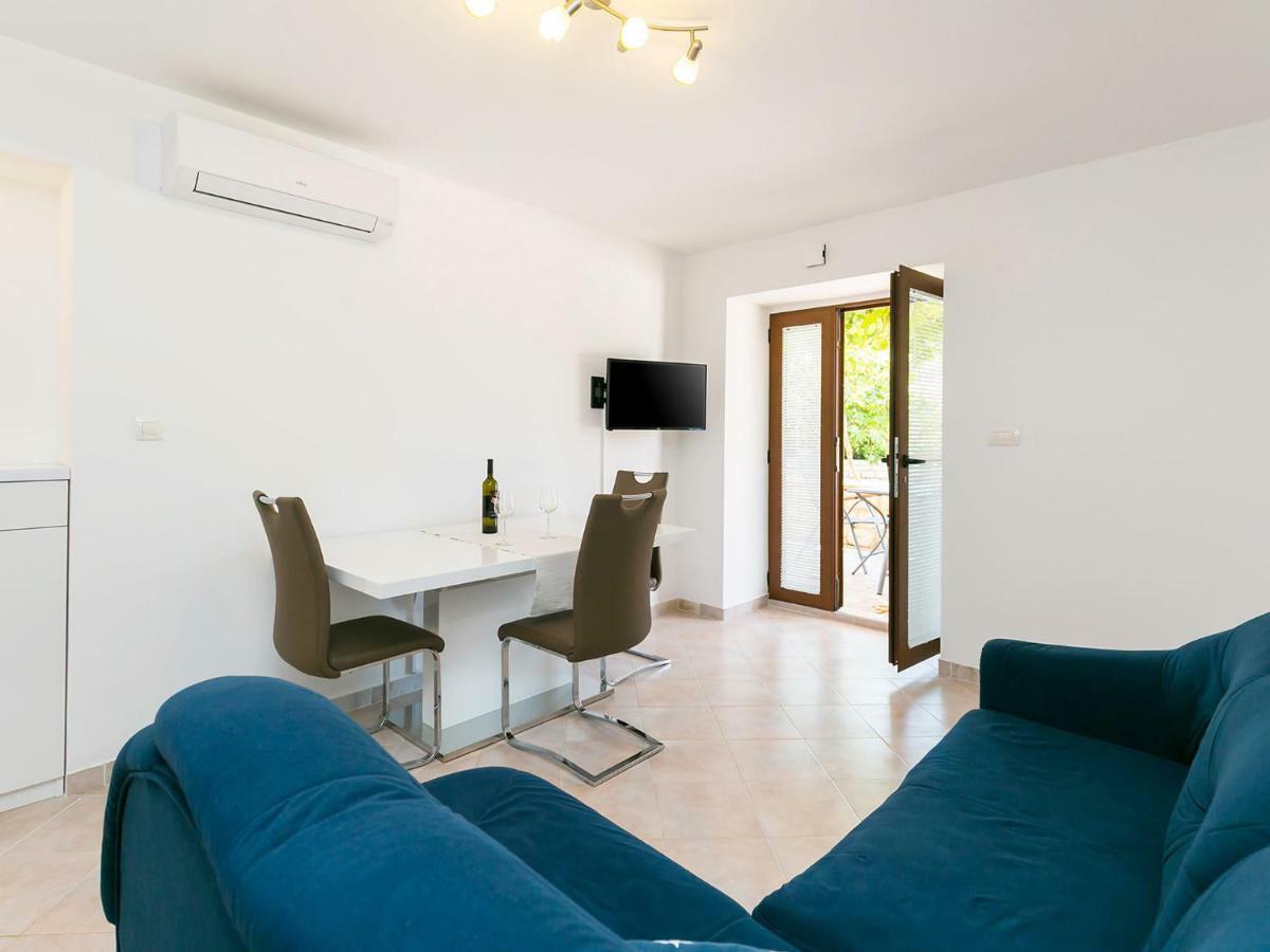 Ninas - Free Wine&Spirit Tasting Apartment Visnjan Bagian luar foto
