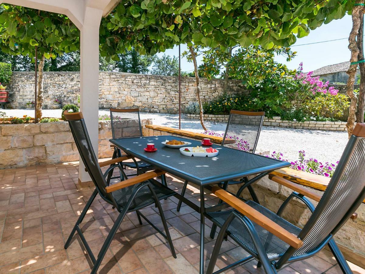 Ninas - Free Wine&Spirit Tasting Apartment Visnjan Bagian luar foto