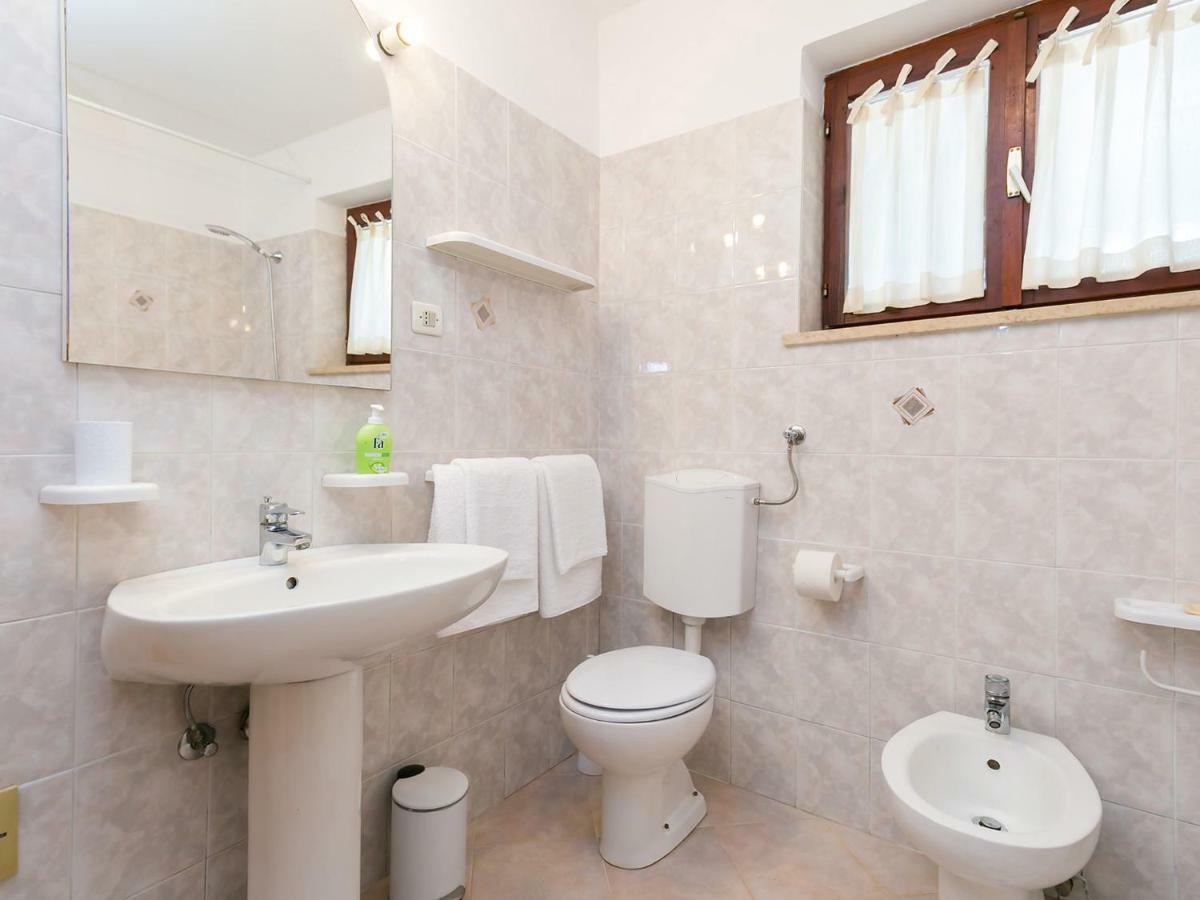 Ninas - Free Wine&Spirit Tasting Apartment Visnjan Bagian luar foto